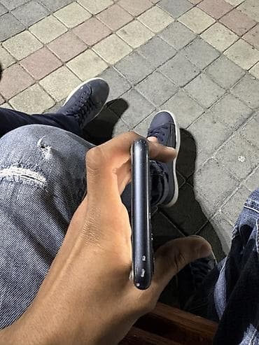 iphone 16 e4: IPhone 11, 128 GB, Qara, Face ID — 3