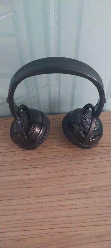 dj kontroller: Б/у Беспроводные (Bluetooth) Наушники, цвет - Черный — 2