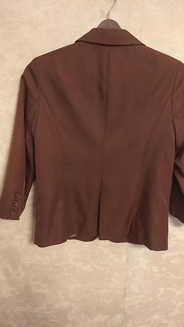Qadınlar üçün qəhvəyi blezer - Kəsim: Yarı fitted, bir düyməli — 3