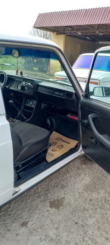 vaz 2103: LADA 2107 sedan – klassik ağ rəngli, 4 qapılı, arxa ötürücülü model — 5