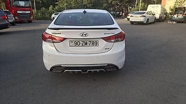 led panel: Hyundai Elantra sedan – ağ rəng, 4 qapı, AZ dövlət nömrə nişanı ilə — 5
