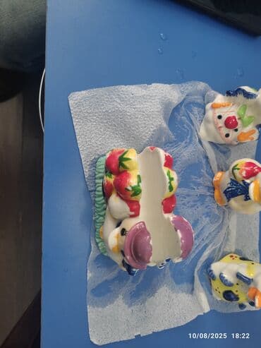 şir şəkli: Bu dəstdə dörd ədəd keramik ördək fiquru var. Onlardan üçü ayrı-ayrı — 1