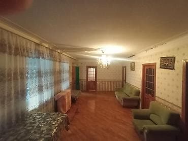 gencede ev: Qaraçuxur qəs. 4 otaqlı, 120 kv. m, Kredit yoxdur, Orta təmir — 8
