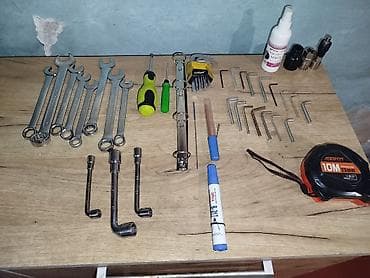 Universal mexaniki alətlər dəsti Tərkib: - Fərqli ölçülərdə