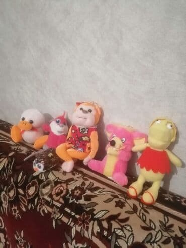 Oyuncaqlar uşaq ucun. 1 ededi/ 5 manatdir. Veziyyeti cox yaxsidir