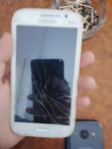 smart watch samsung: Məhsul: Samsung smartfon (ağ rəng) Xüsusiyyətlər: - Ön paneldə fiziki — 2