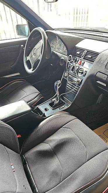 Aksesuarlar və tüninq: Mercedes-Benz sedan - Korpus: qara rəng, klassik Mercedes radiator — 3