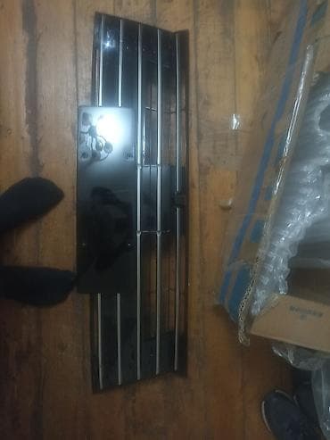 Məhsul: Avtomobil üçün ön radiator barmaqlığı (qril) Təsvir: - Rəng — 1