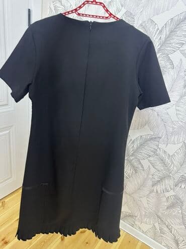 xoncaların bəzədilməsi: Qara rəngli qadın donu - Klassik düz kəsim, qısa qollu - Dairəvi — 3