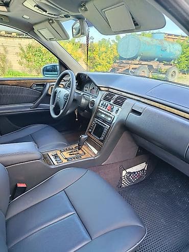 06 təkəri: Mercedes-Benz E 320: 3.2 l | 2000 il Sedan — 8