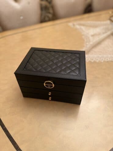 bir balaca sandiqca: Zərgərlik üçün çox bölməli qutu - Rəng: qara (üst hissə kəsmə tikişli — 1