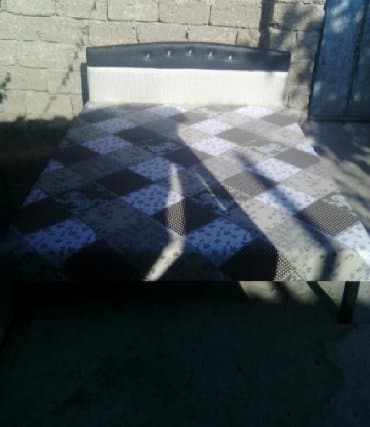 Ev üçün mebel: Kravat taza 
Hazırı var 
Çatdırılma münasib qiymata — 1