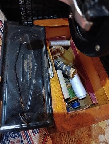 antik pullar: Mexanik tikiş maşını – əl fırladıcı ilə - Brend/nişan: “ŞMS” — 5