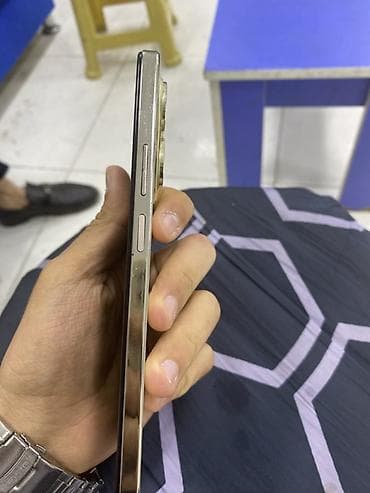 philips xenium 9@9h: Tecno Spark, rəng - Qızılı — 4