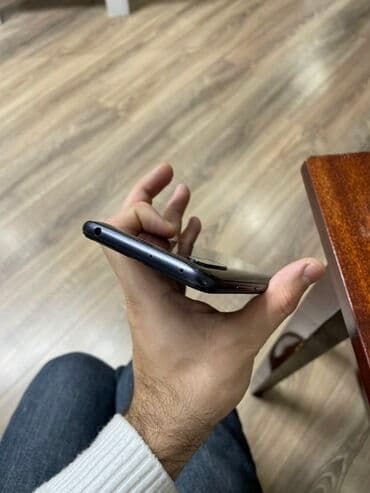 telefin: Smartfon – 6.3” displeyli, damla formalı ön kamera oyuğu olan model — 4