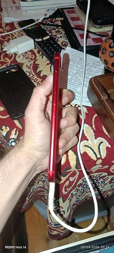 yeni iphone 6s plus: IPhone 8 Plus, Qırmızı, Barmaq izi — 4