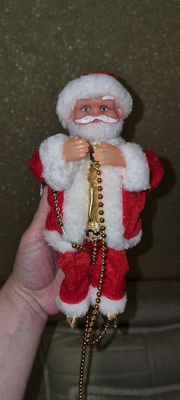 Yeni il bəzəyi – kəndirə dırmaşan Şaxta Baba oyuncağı - Asma dekor