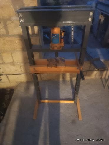 Hidravlik pres – ustaxanalar və metal emalı üçün - Tip: şüşəli