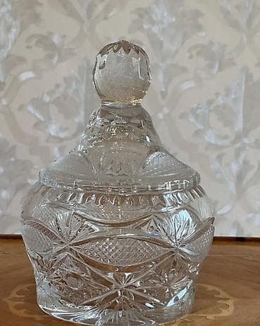 konfet qabi: Kəsilmiş naxışlı xrustal qab – qapaqlı - Material: şəffaf, qalın — 1