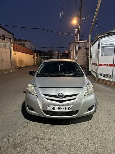 aftamabiller: Toyota Yaris: 1.3 l | 2007 il Sedan — 2