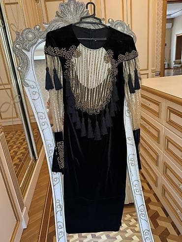 Qadın gecə/libas - Material: qara məxmər əsası, ön və qollarında