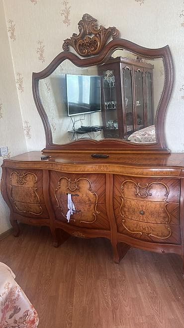 ak mebel: Klassik üslubda qonaq otağı mebel dəsti Tərkibi: - 3 qapılı — 2