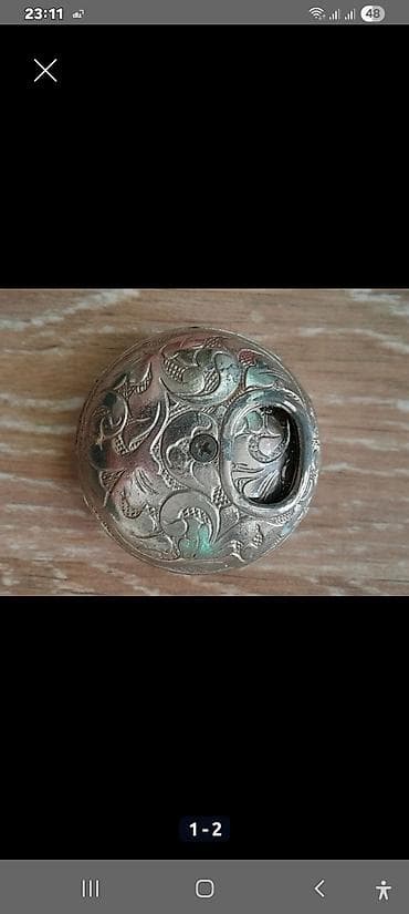 Gümüş rəngli naxışlı mexaniki qutusu/qapağı - Material: metal — 1