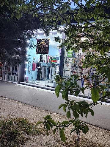 isbartivni desdleri: Qadın üçlü dəst – qara rəng - Üst: qısa, uzunqol, yaxalı mini-jaket; — 6