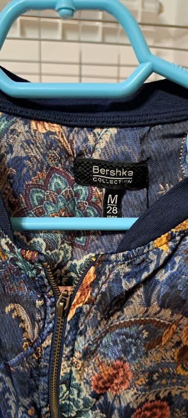 uzun kurtqa: Bershka, M — 2