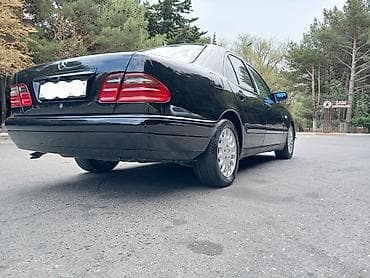 lider disk cerime: Mercedes-Benz E-Class: 2.4 l | 1998 il Sedan — 2