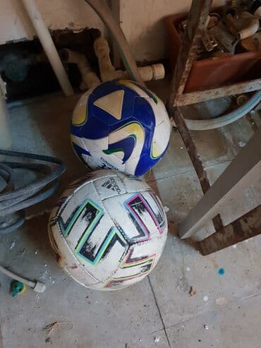 купить футбольный мяч: Bu futbol topu sarı və tünd rəngli panellərlə dizayn edilmişdir. Onun — 2