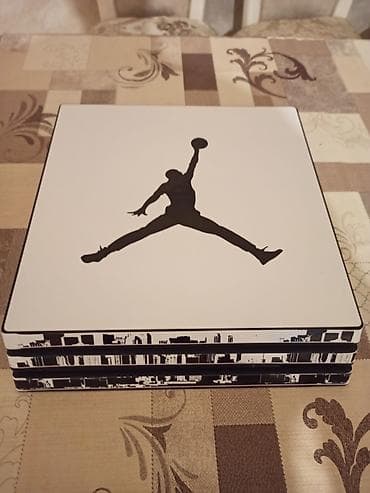 PS4 Pro 1TB satılır Proşivkalıdır – istənilən oyun yazmaq mümkündür