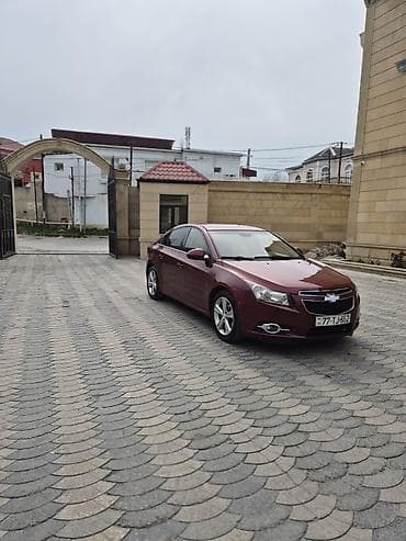 arxa baqaj: Chevrolet Cruze sedan - Kuzov: 4 qapılı sedan, tünd bordo rəng - — 6