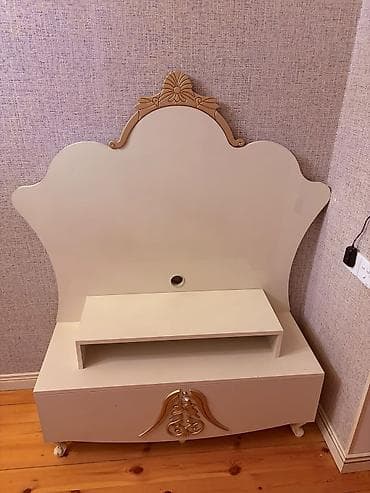 Qonaq otağı üçün vitrin və TV stendi dəsti - Rəng: krem/bej, qızılı — 4