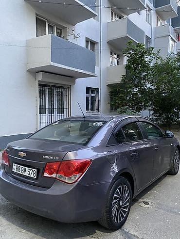 cruze 2012: Chevrolet Cruze: 1.8 l | 2010 il 280000 km Sedan — 3