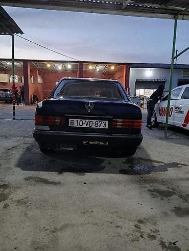 ceska fara: Mercedes-Benz W201 (190) sedan - Korpus: sedan, qara rəng - Kuzov — 7