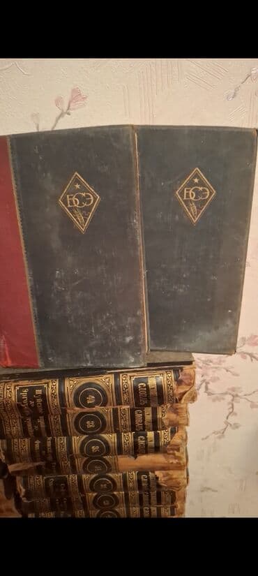 Jeep: Antik kitablar dəsti 15 kitab satılır 850 man. Aşağı yeri var. - — 1