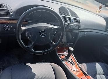 mercedes 211: Mercedes-Benz E 220: 2.2 l | 2002 il Sedan — 3