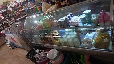 Məhsul: Şüşəli soyuducu vitrin (mağaza üçün) Təsvir: - Ön tərəfi