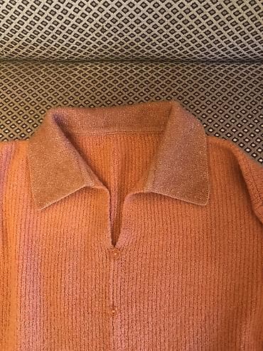 Toy paltarları və aksesuarları: Qara rəngdə,xarici,yumşaq yun jaket. Çox baha alınıb.Kurtka M — 7