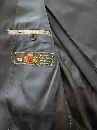 Şəxsi əşyalar: Kişi kostyumu – tünd göy rəngdə, klassik kəsim, 1 dəfə geyilib, demək — 2