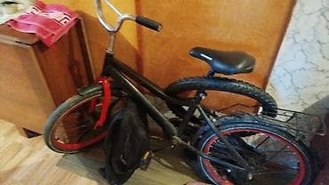 Uşaq/yeniyetmə üçün şəhər tipli velosiped - Rəng: qara gövdə, qırmızı