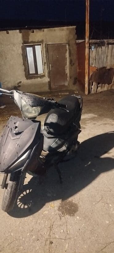 Su nəqliyyatı: Şəhər içi gediş-gəliş üçün praktik skuter/skuterlə satılır — 1