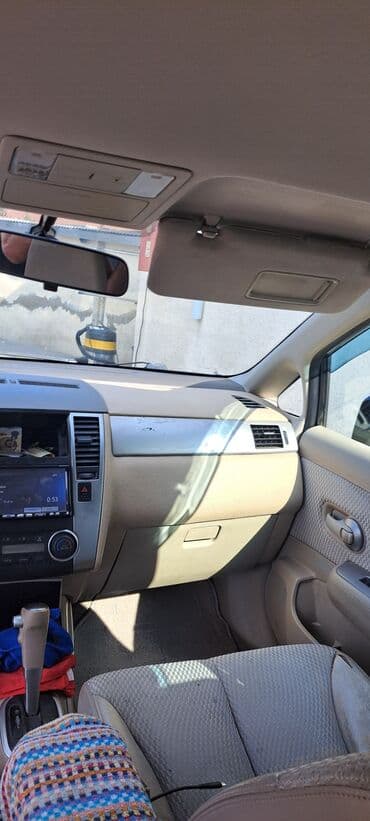 faizsiz kreditlə maşın: Nissan Tiida avtomobili hər gün rahat istifadə üçün nəzərdə tutulmuş — 10