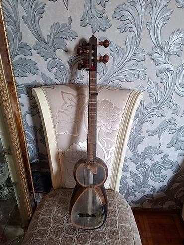 Tar tarı (Azərbaycan tarı) - Korpus: armud formalı, iki gözlü at lalafo.az Tar tarı (Azərbaycan tarı) - Korpus: armud formalı, iki gözlü