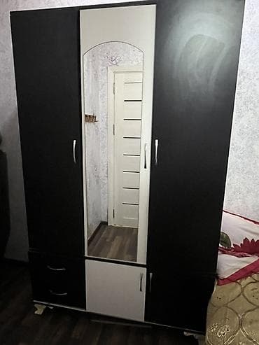 balkon dolab: Üç qapılı geyim dolabı - Rəng: qara-ağ kombinasiyası - Ön paneldə tam — 1