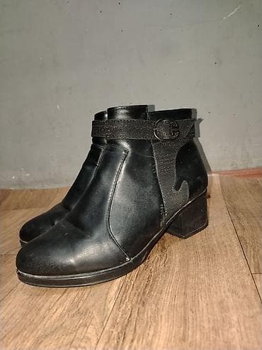 barya ayakkabı: Qadin üçün az geyinilmiş qara bot qısa dabanlı 39 razmer çatdırılma — 2