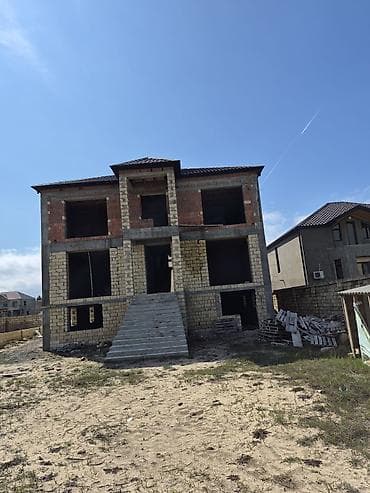 sovetskide satilan evler: Satılır: 3 mərtəbəli fərdi yaşayış evi (skelet-karkas, daş divarlar) — 1