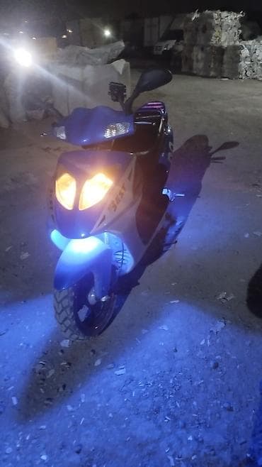 moto 150cc: Skuter – şəhər içi yüngül və qənaətcil nəqliyyat - Korpus: mavi-ağ — 2