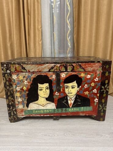 Güzgülər: Rəsmli taxta sandıq/kəllə - Material: massiv taxta, metaldan yan — 1